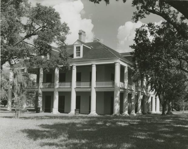 Three Oaks Plantation, 1940s. Destroyed in 1966 by Domino Sugar Refinery. Source: Louisiana Digital Library