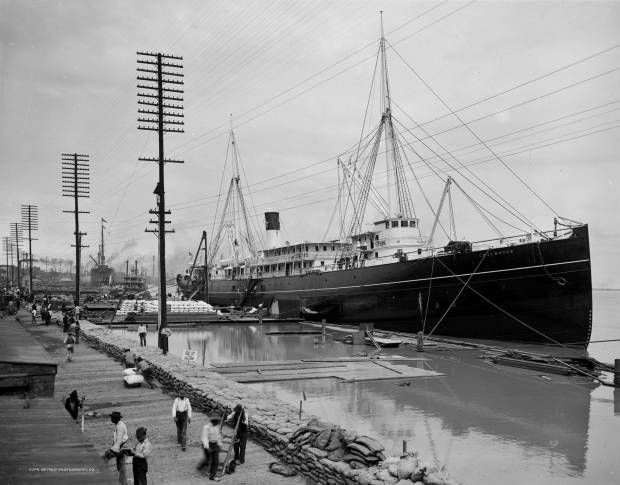 1903 - High Water at the levee. S.S. Chalmette docked.