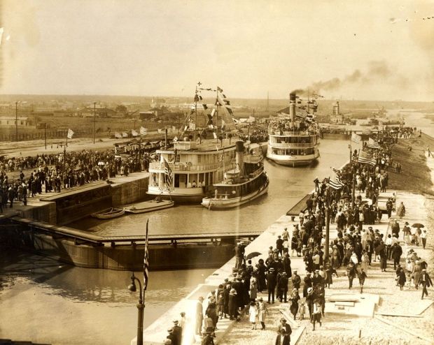 1923 - Opening of the Industrial Canal