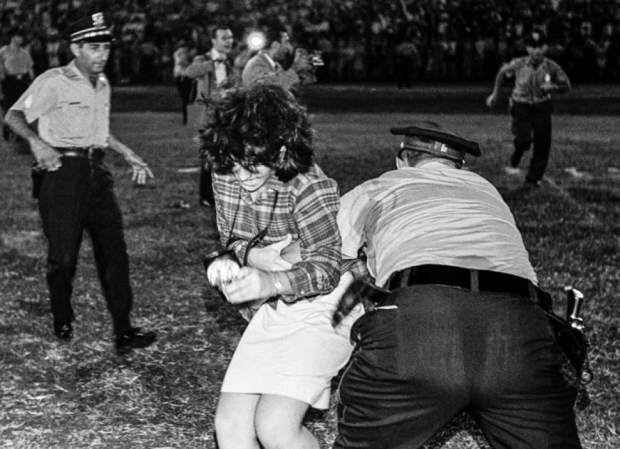 1964 - NOPD blocks fan